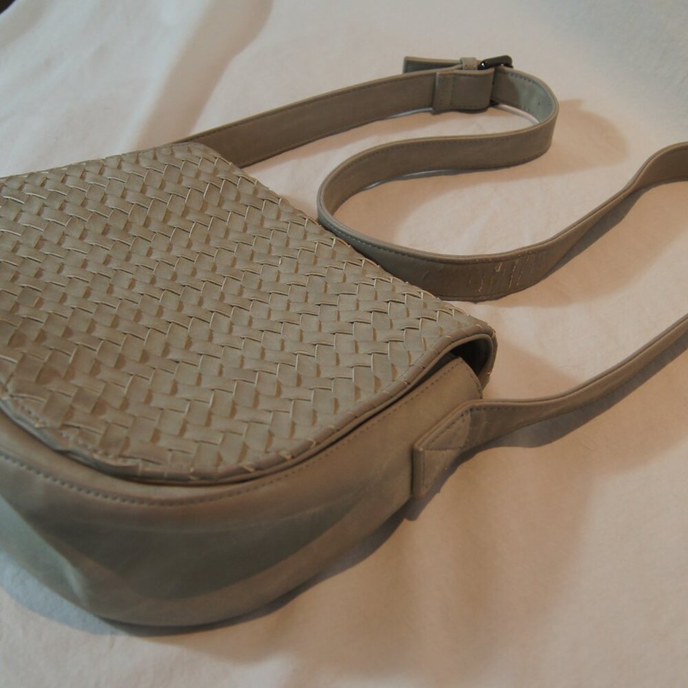 Neiman Marcus Woven Crossbody Saddle Bag - Gray